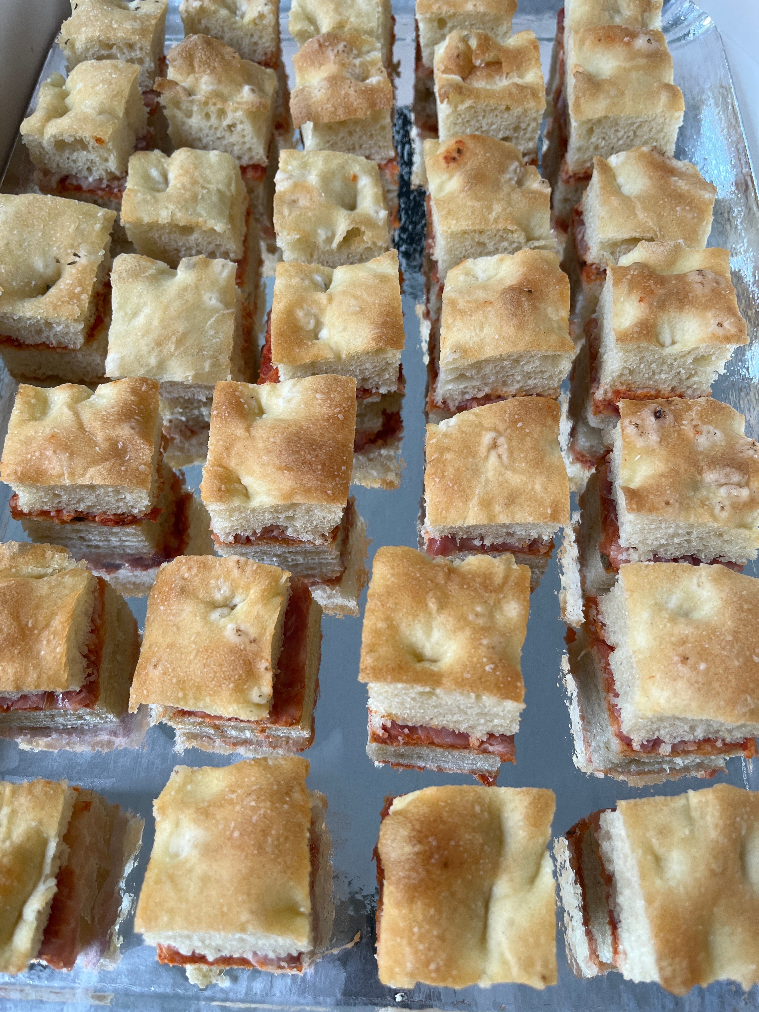 ÉVENT FOCACCIA JAMBON CRU TOMATES